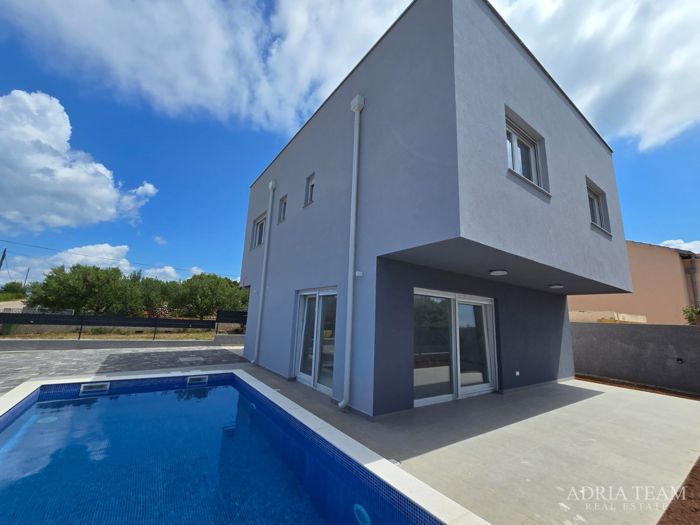 DVIJE KUĆE S BAZENOM - VIR