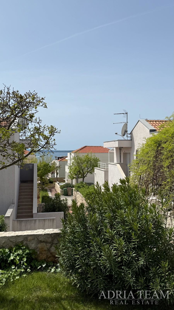 SPACIOUS RENOVATED GROUND FLOOR APARTMENT WITH TWO GARDENS AND A TERRACE - PETRČANE