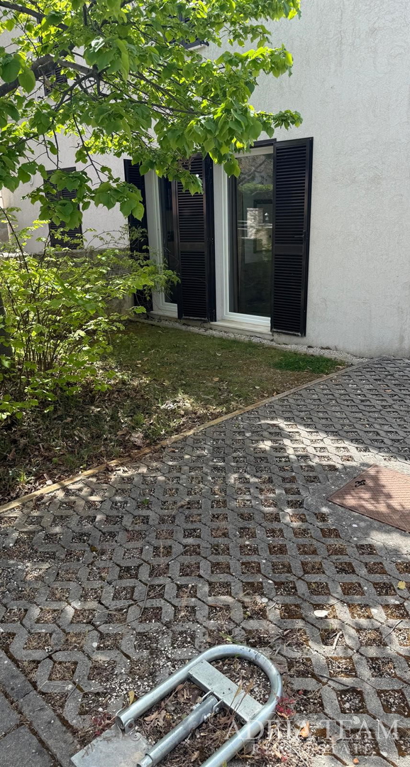 SPACIOUS RENOVATED GROUND FLOOR APARTMENT WITH TWO GARDENS AND A TERRACE - PETRČANE