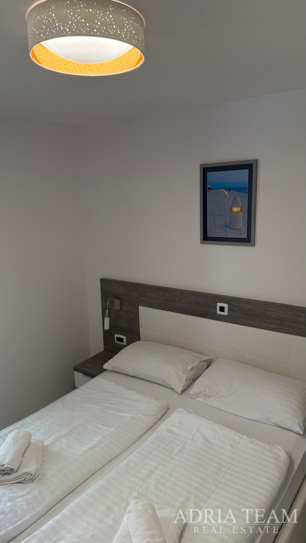 SPACIOUS RENOVATED GROUND FLOOR APARTMENT WITH TWO GARDENS AND A TERRACE - PETRČANE