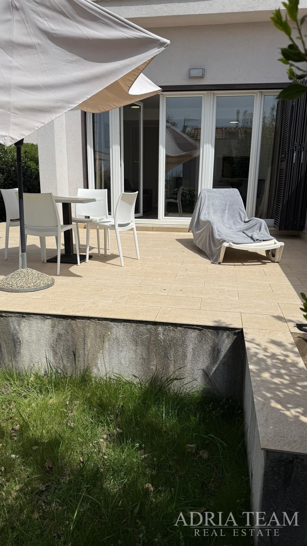 SPACIOUS RENOVATED GROUND FLOOR APARTMENT WITH TWO GARDENS AND A TERRACE - PETRČANE