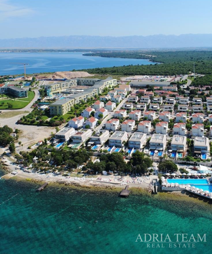 SPACIOUS RENOVATED GROUND FLOOR APARTMENT WITH TWO GARDENS AND A TERRACE - PETRČANE