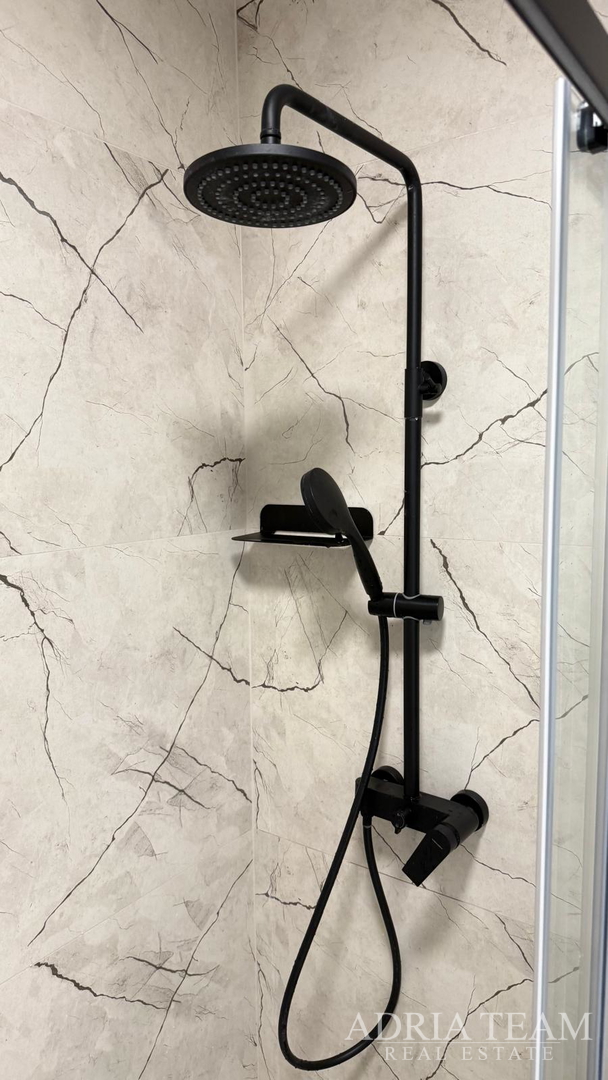 SPACIOUS RENOVATED GROUND FLOOR APARTMENT WITH TWO GARDENS AND A TERRACE - PETRČANE