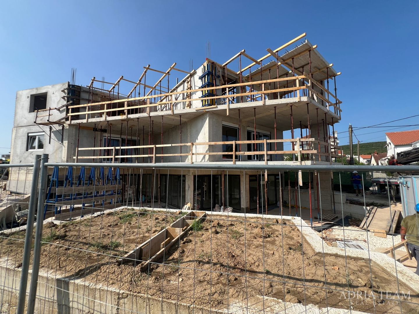 APARTMENTS IN NEW BUILDING WITH SEA VIEW AND FREE PARKING - SUKOŠAN