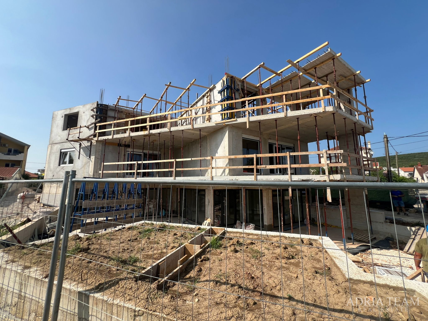 APARTMENTS IN NEW BUILDING WITH SEA VIEW AND FREE PARKING - SUKOŠAN