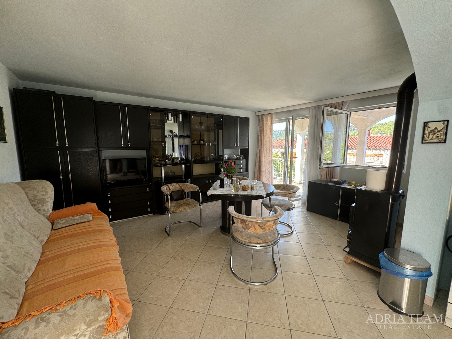 PRILIKA! KUĆA S POMOĆNIM OBJEKTOM (SPREMIŠTE + LJETNA KUHINJA) - STOMORSKA, ŠOLTA