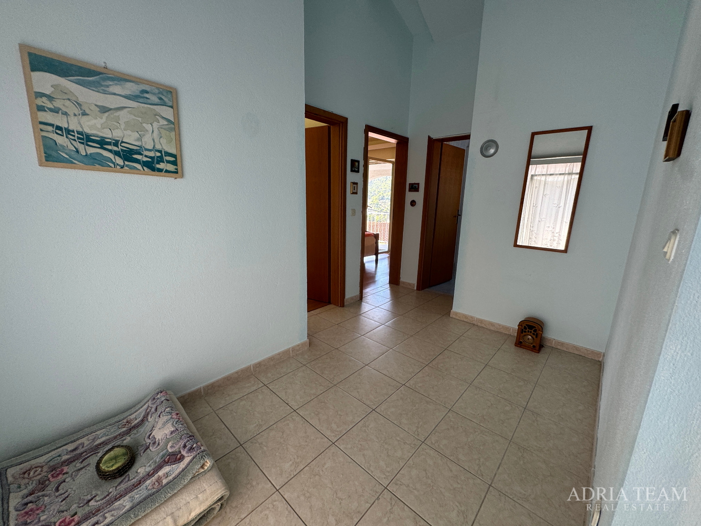 PRILIKA! KUĆA S POMOĆNIM OBJEKTOM (SPREMIŠTE + LJETNA KUHINJA) - STOMORSKA, ŠOLTA