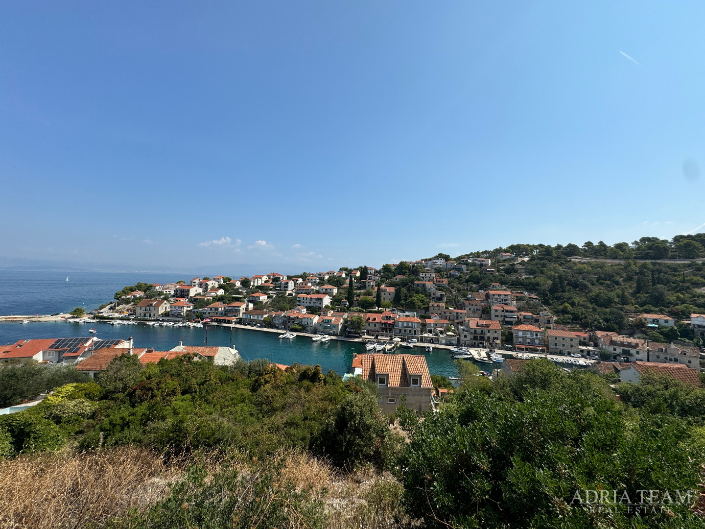 PRILIKA! KUĆA S POMOĆNIM OBJEKTOM (SPREMIŠTE + LJETNA KUHINJA) - STOMORSKA, ŠOLTA