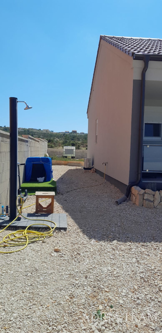 KUĆA U NOVOGRADNJI - RAŽANAC