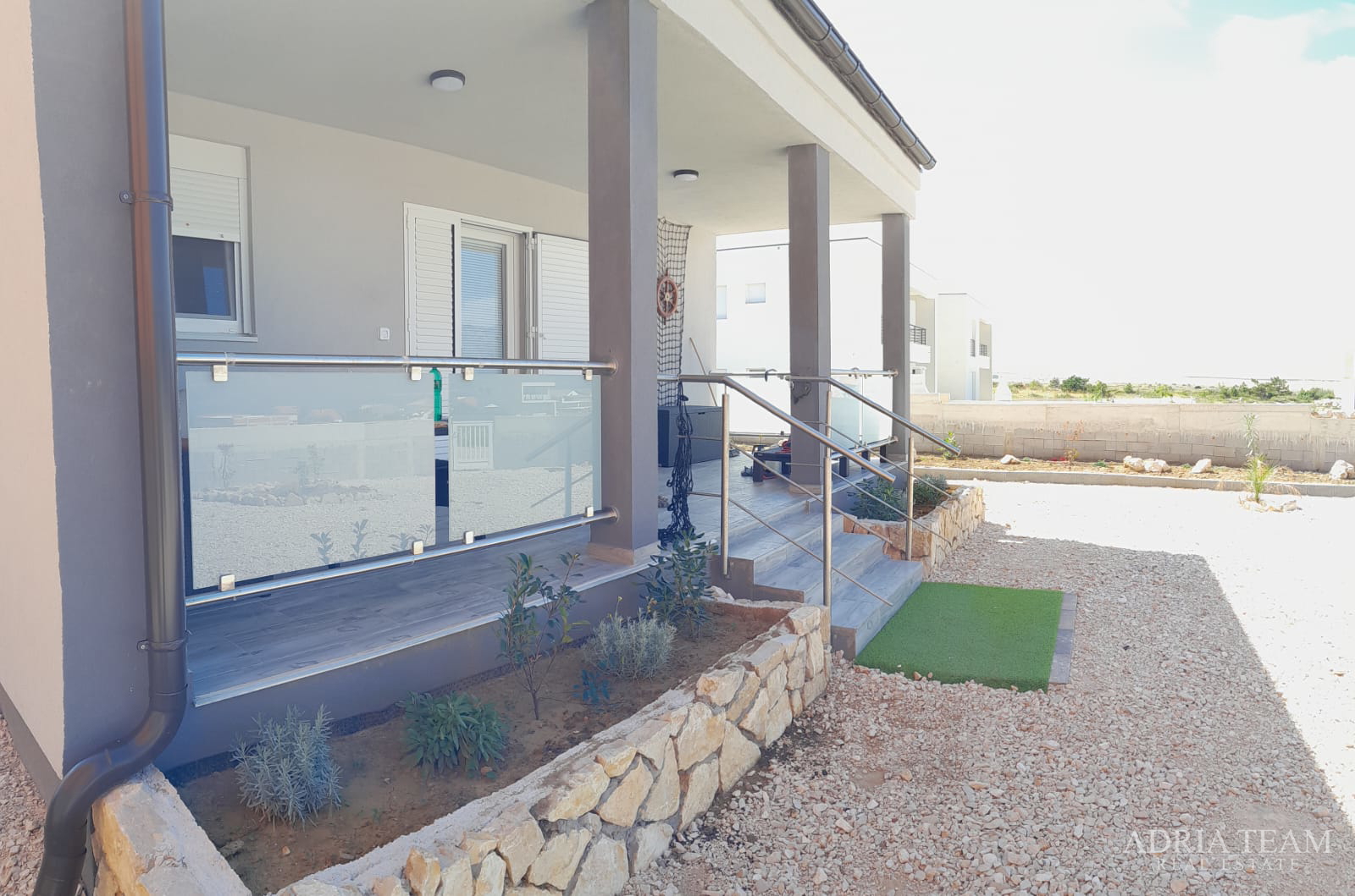 KUĆA U NOVOGRADNJI - RAŽANAC