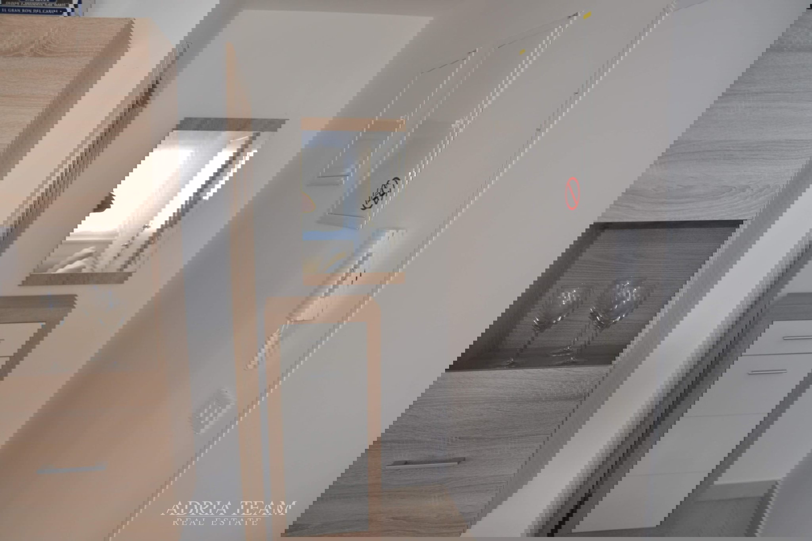 APARTMAN S BALKONOM NA PRVOM KATU - RTINA, BENIĆI