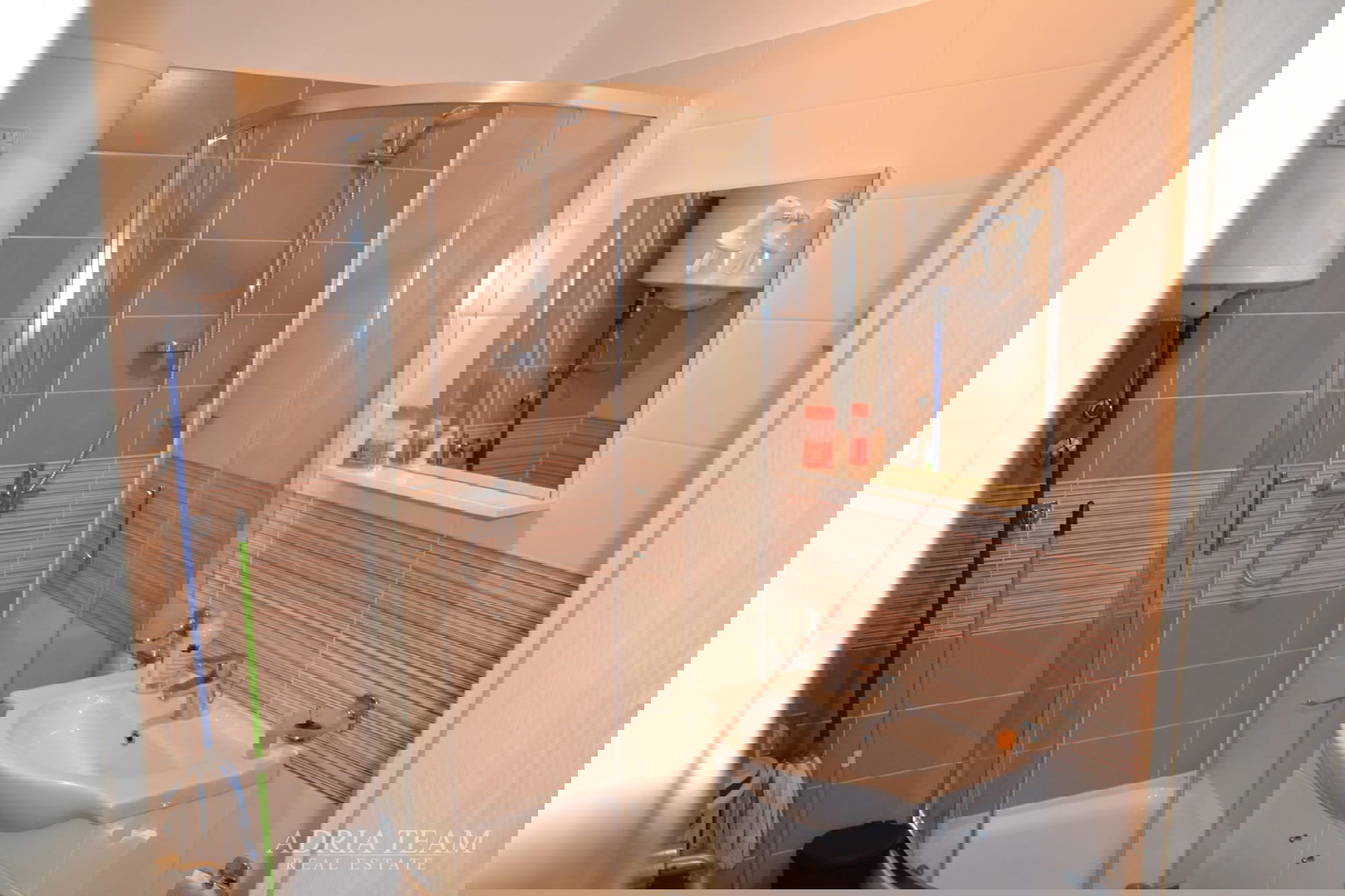 APARTMAN S BALKONOM NA PRVOM KATU - RTINA, BENIĆI