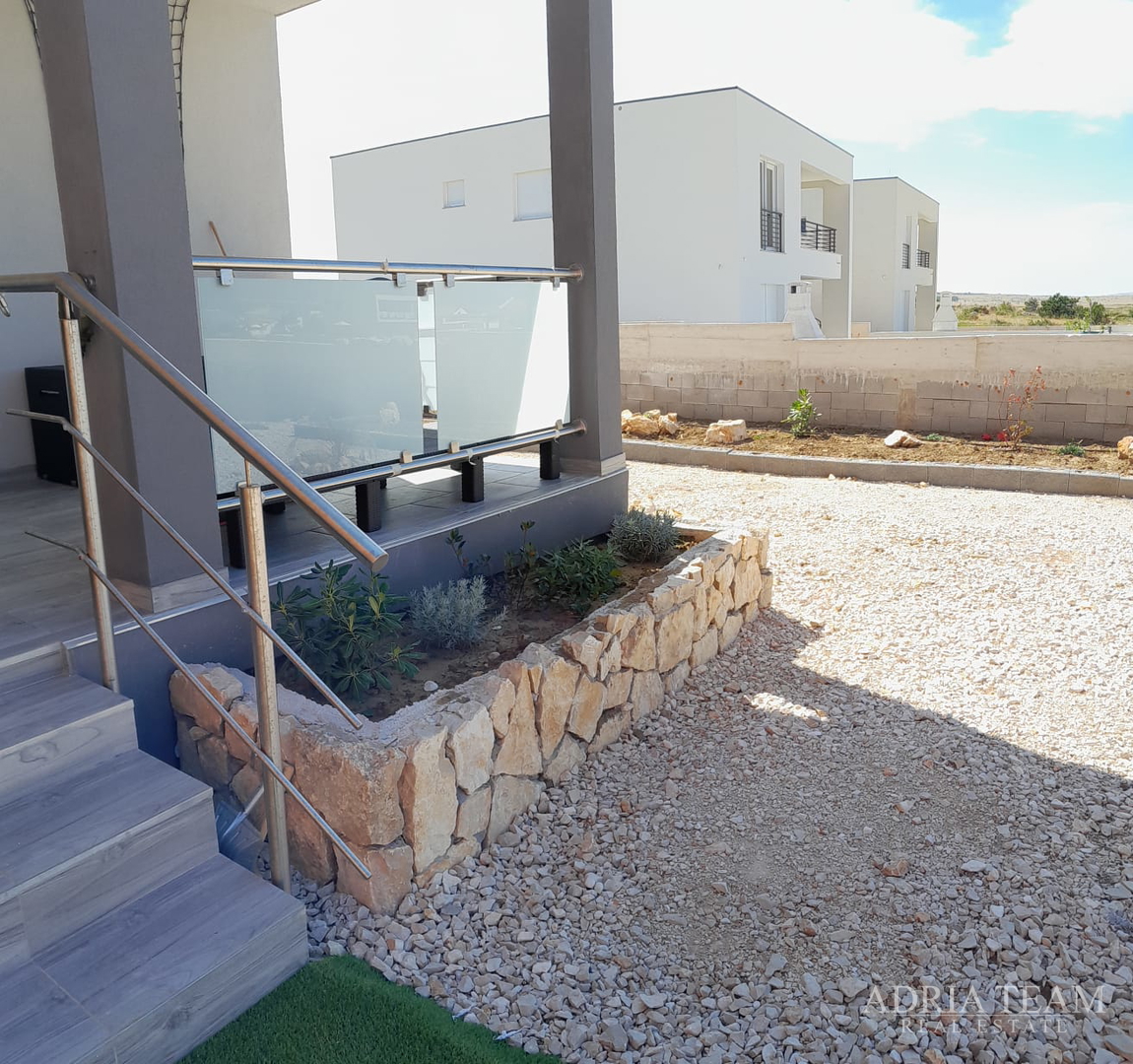 KUĆA U NOVOGRADNJI - RAŽANAC