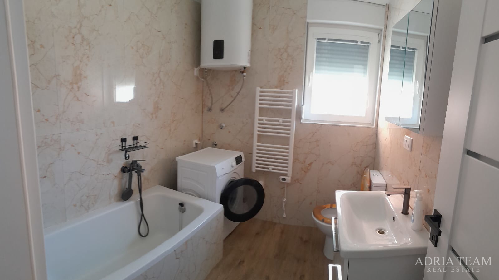 KUĆA U NOVOGRADNJI - RAŽANAC