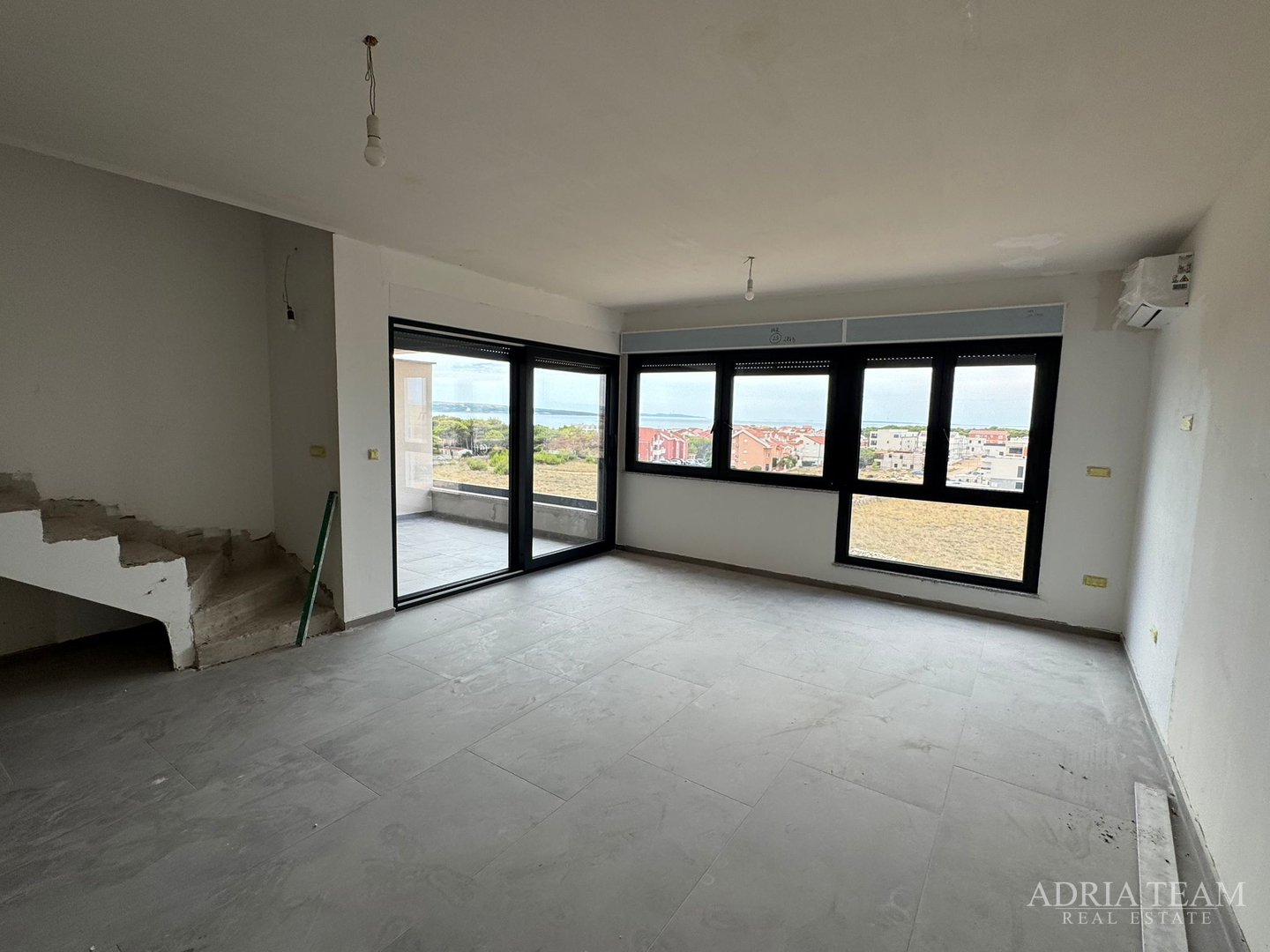 APARTMENTS IN A RESIDENTIAL BUILDING WITH ELEVATOR, NEW CONSTRUCTION - POVLJANA, PAG