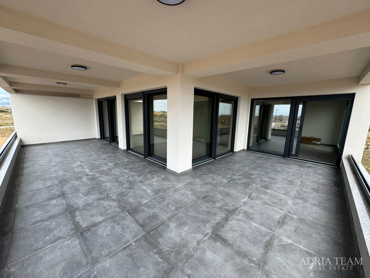 APARTMENTS IN A RESIDENTIAL BUILDING WITH ELEVATOR, NEW CONSTRUCTION - POVLJANA, PAG
