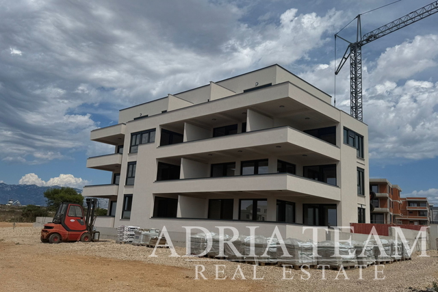 APARTMANI U STAMBENOJ ZGRADI S DIZALOM, NOVOGRADNJA - POVLJANA, PAG