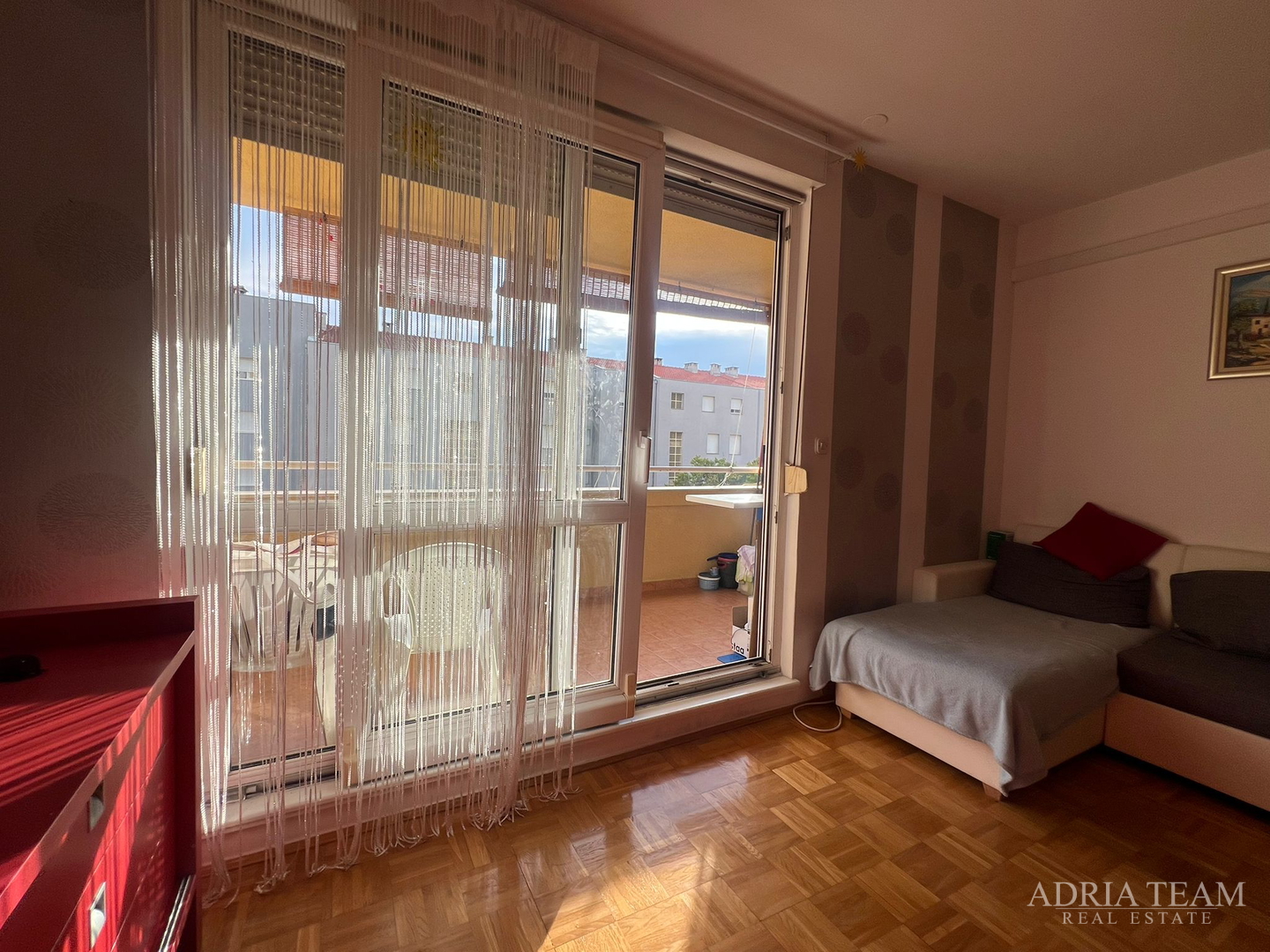 SVJETAO I OSUNČAN STAN NA 2. KATU, POGLED NA MORE, IZVRSNO ODRŽAVAN - BILI BRIG, ZADAR