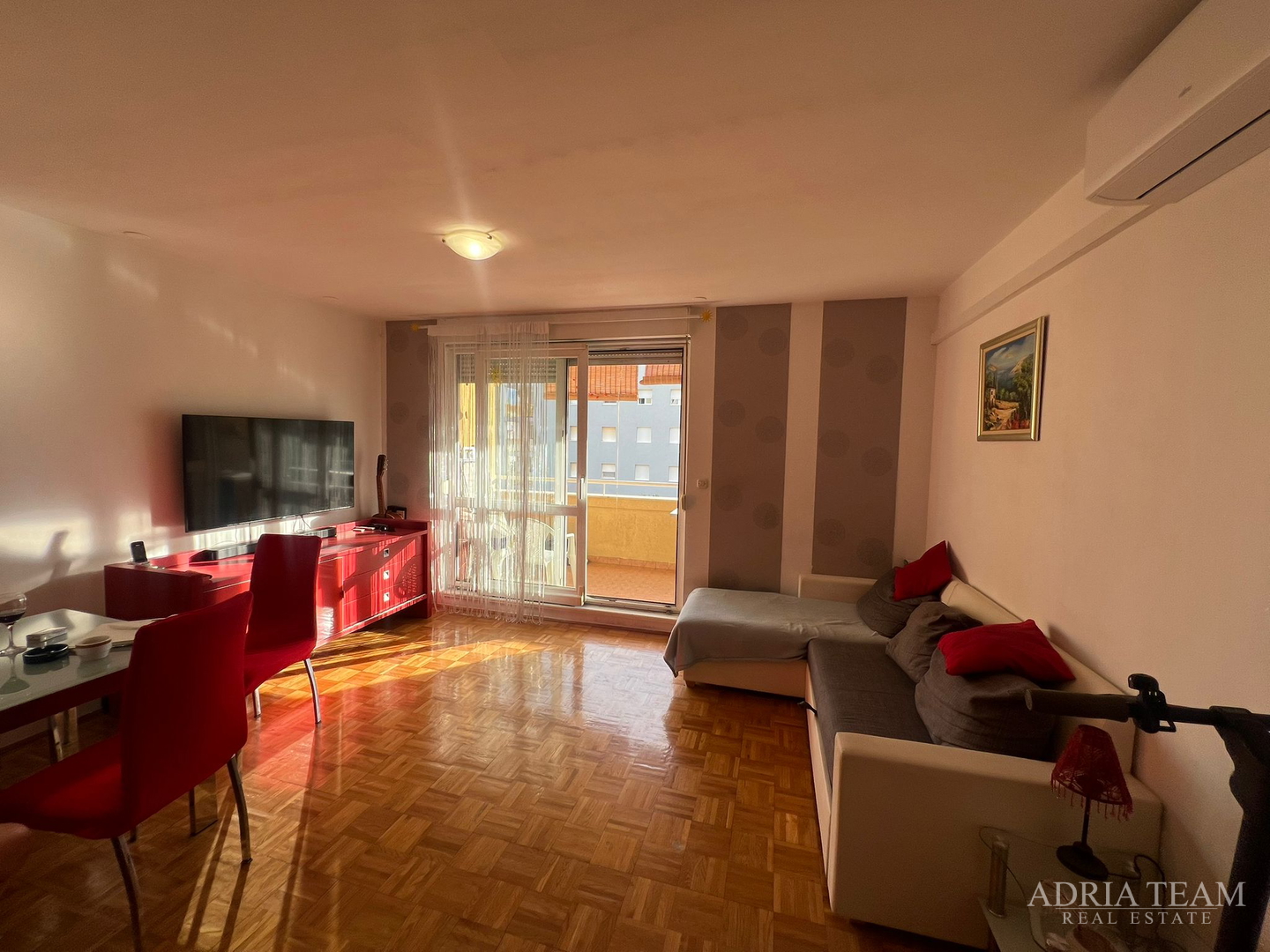 SVJETAO I OSUNČAN STAN NA 2. KATU, POGLED NA MORE, IZVRSNO ODRŽAVAN - BILI BRIG, ZADAR