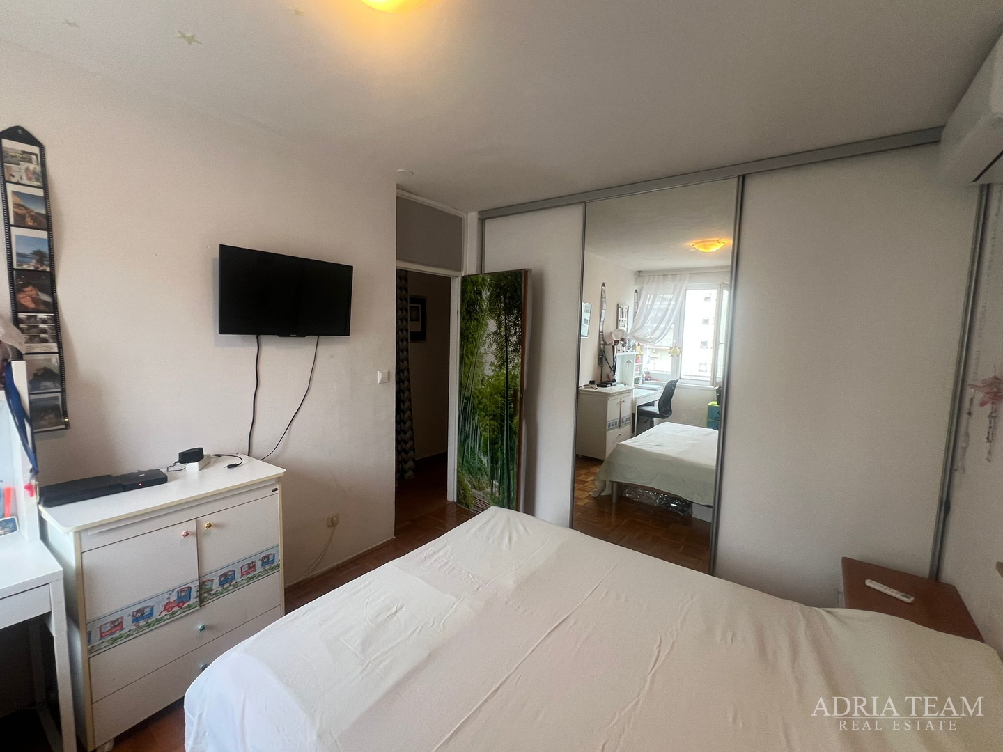 SVJETAO I OSUNČAN STAN NA 2. KATU, POGLED NA MORE, IZVRSNO ODRŽAVAN - BILI BRIG, ZADAR