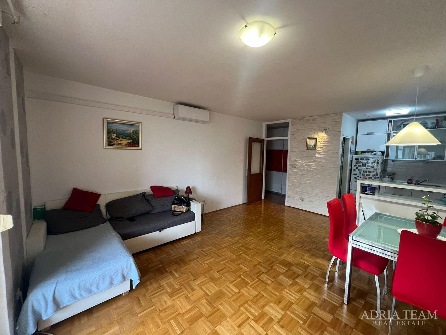 SVJETAO I OSUNČAN STAN NA 2. KATU, POGLED NA MORE, IZVRSNO ODRŽAVAN - BILI BRIG, ZADAR