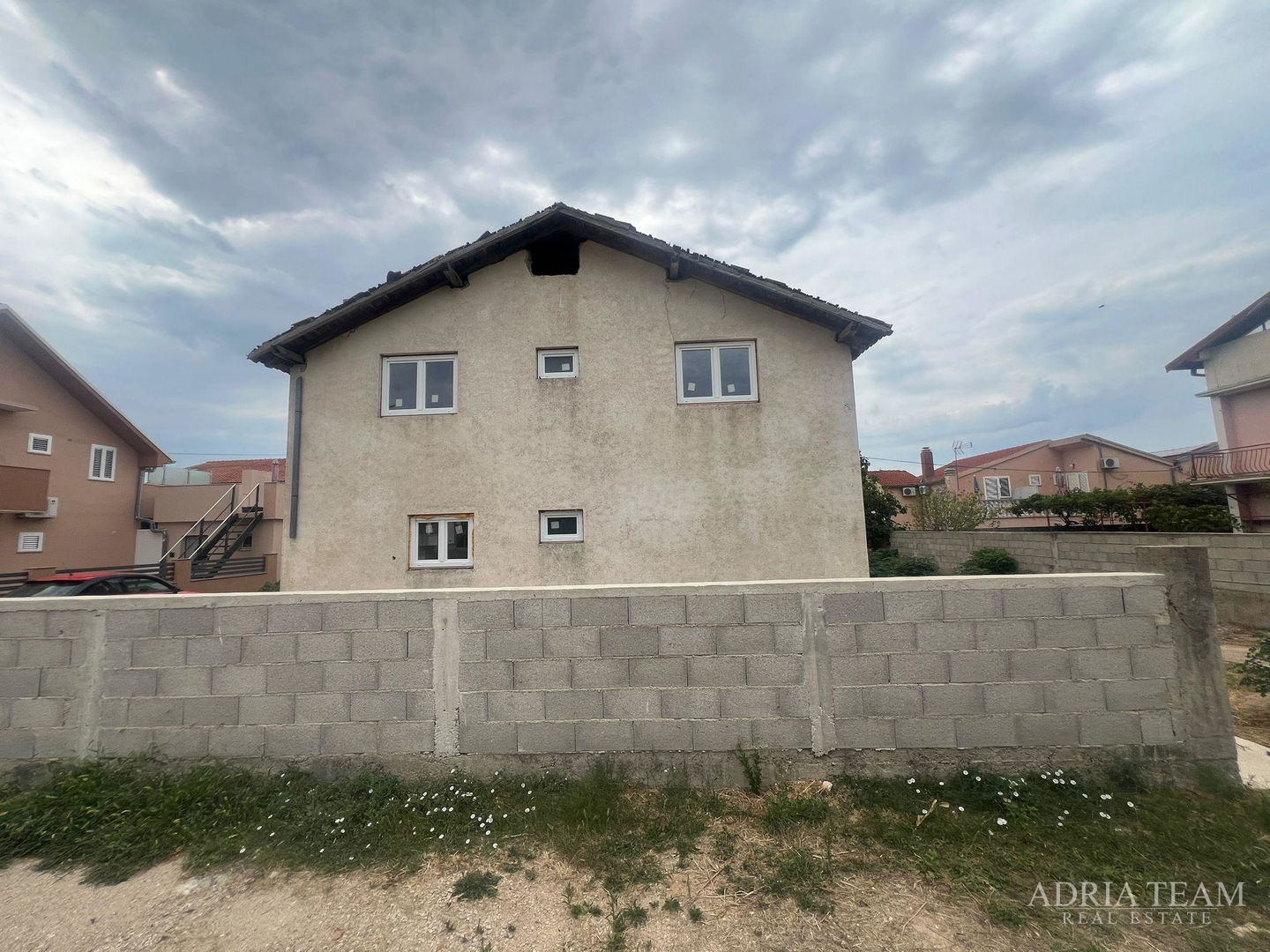 KUĆA ZA UREĐENJE S GRAĐEVINSKOM DOZVOLOM, BLIZINA PRIRODE - POLAČA