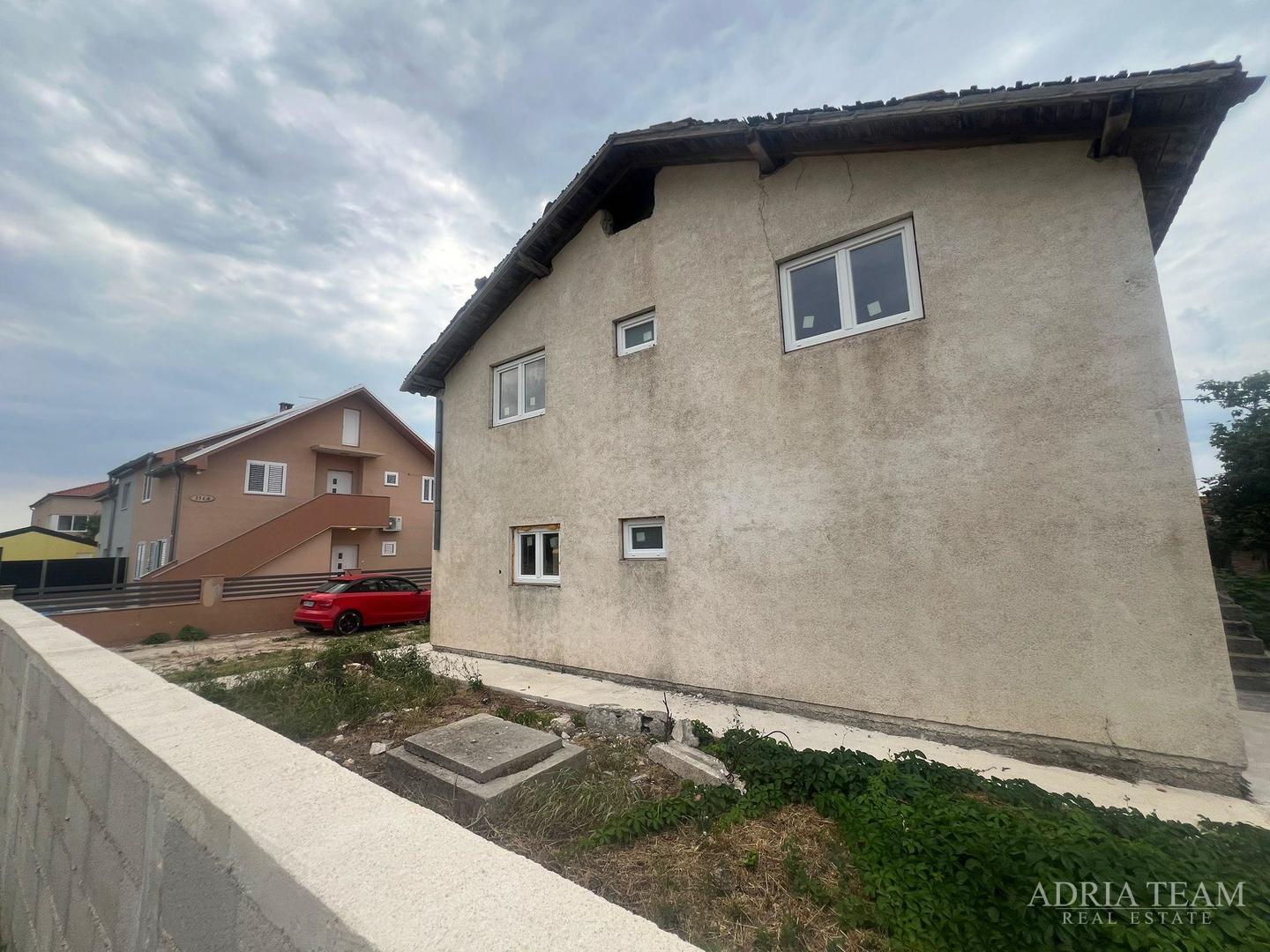 KUĆA ZA UREĐENJE S GRAĐEVINSKOM DOZVOLOM, BLIZINA PRIRODE - POLAČA