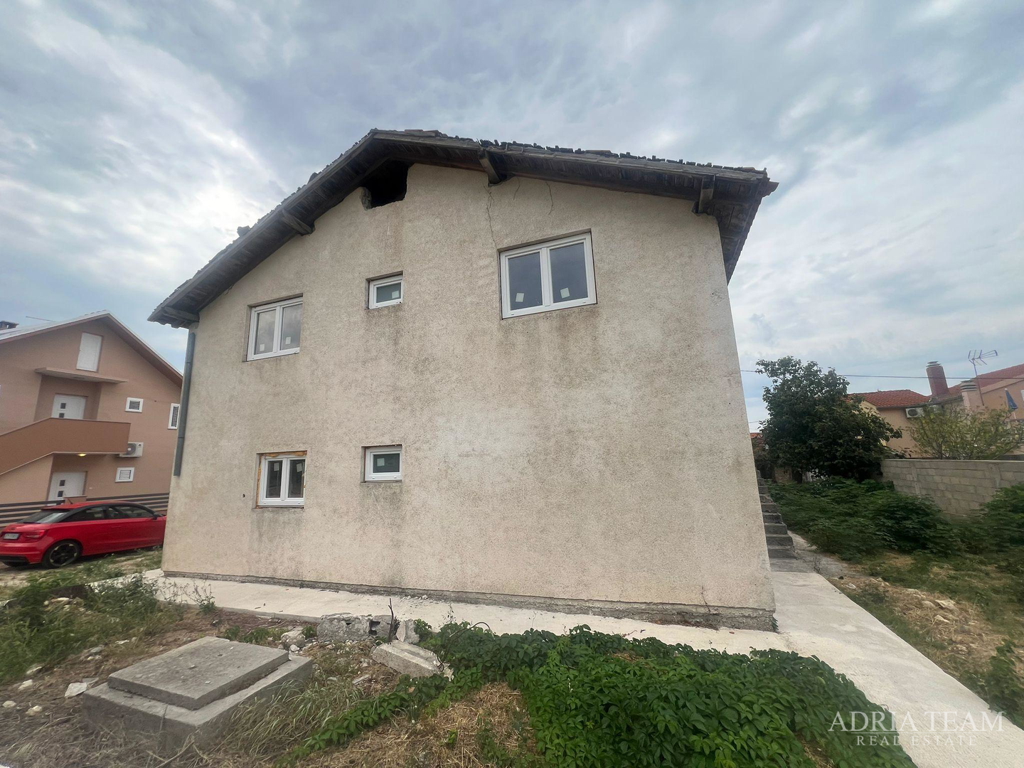 KUĆA ZA UREĐENJE S GRAĐEVINSKOM DOZVOLOM, BLIZINA PRIRODE - POLAČA