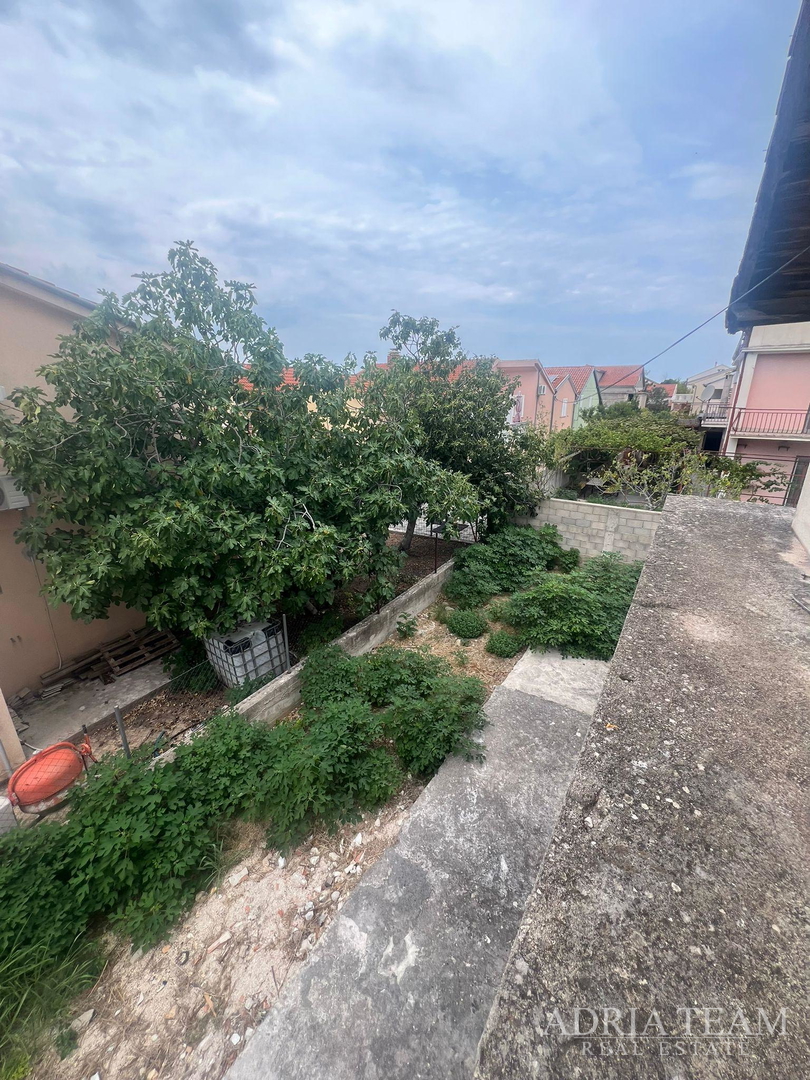 KUĆA ZA UREĐENJE S GRAĐEVINSKOM DOZVOLOM, BLIZINA PRIRODE - POLAČA