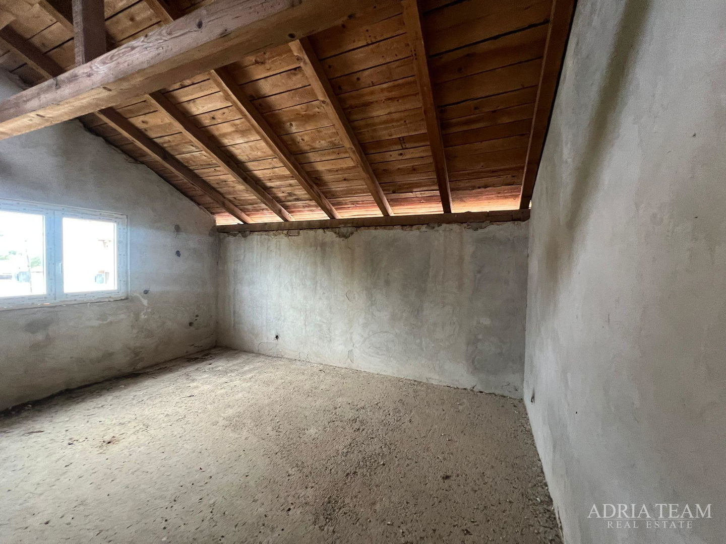 KUĆA ZA UREĐENJE S GRAĐEVINSKOM DOZVOLOM, BLIZINA PRIRODE - POLAČA