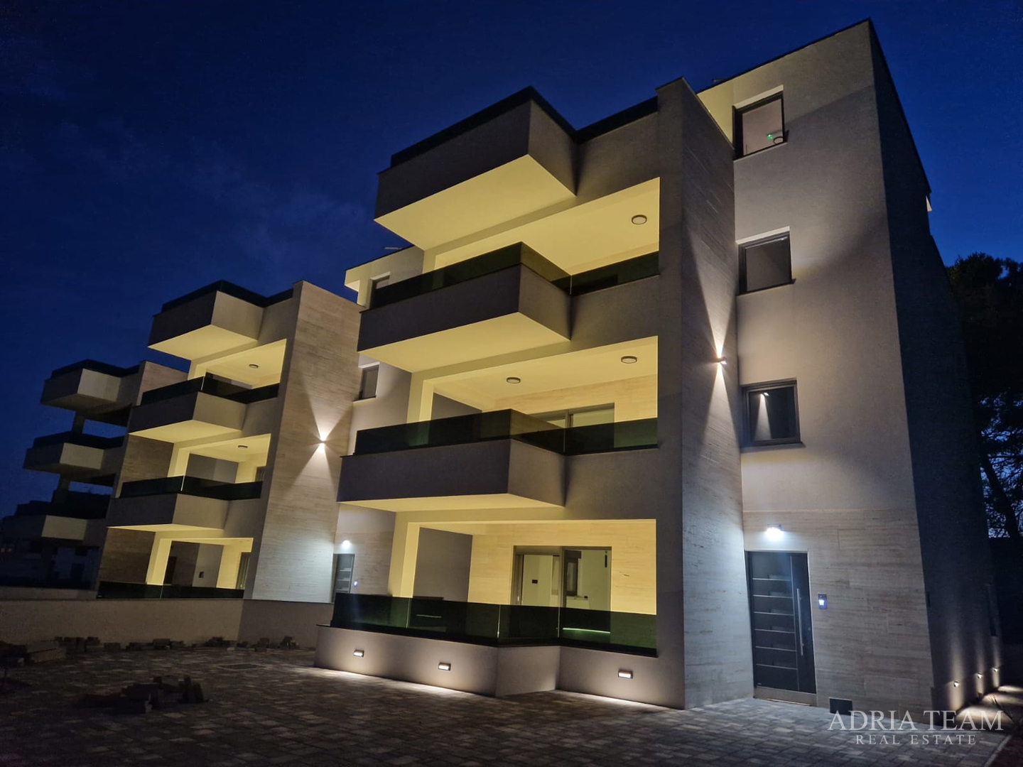 APARTMENTS IN A COMPLEX OF RESIDENTIAL BUILDINGS IN NEW CONSTRUCTION, 200 m FROM THE SEA - VIR