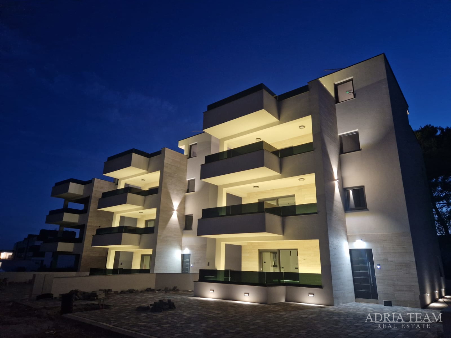 APARTMENTS IN A COMPLEX OF RESIDENTIAL BUILDINGS IN NEW CONSTRUCTION, 200 m FROM THE SEA - VIR