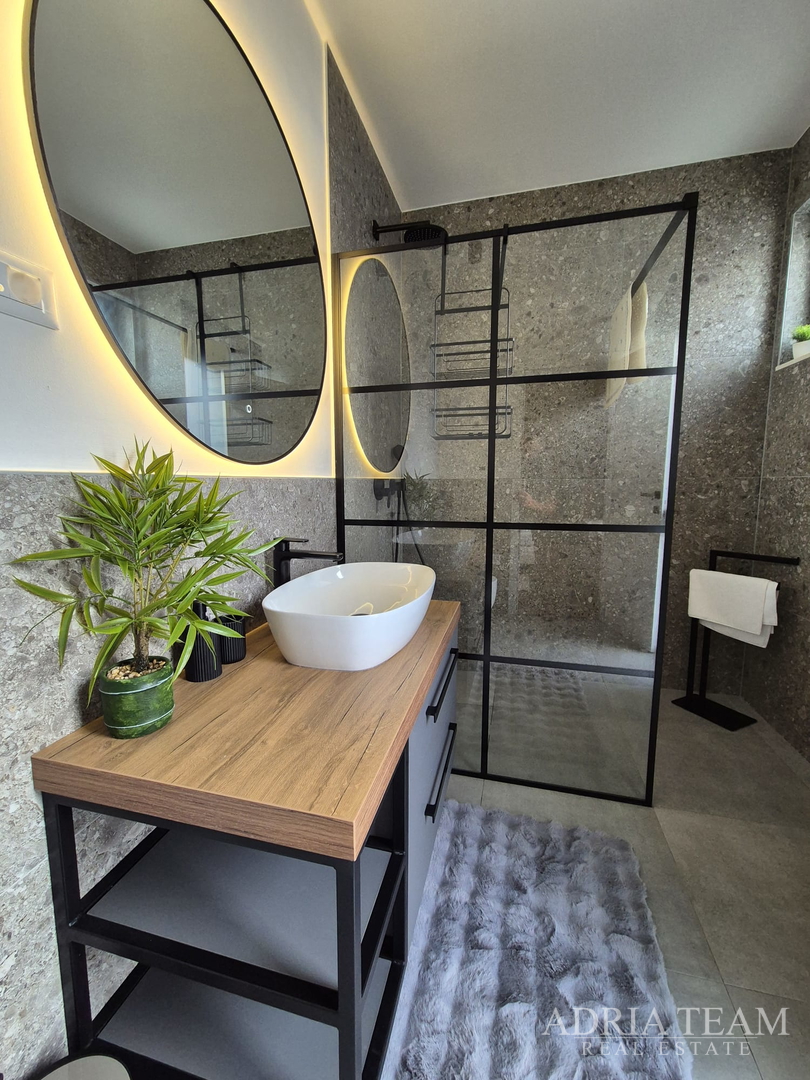 VILA, NOVOGRADNJA, 205 m OD MORA - VRSI, MULO