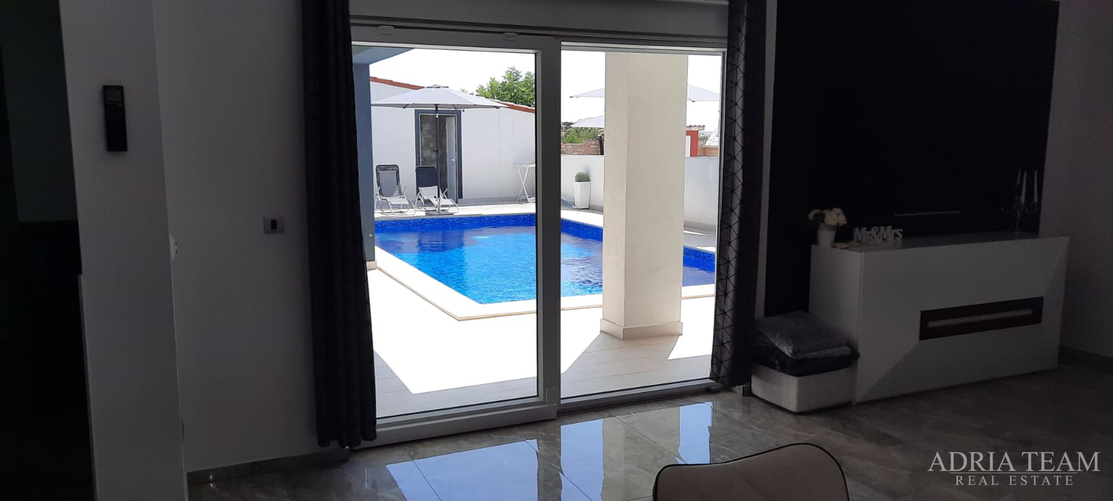 KUĆA S BAZENOM, MIRNA I TIHA POZICIJA, PAG - POVLJANA