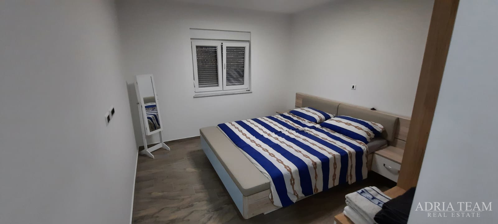 KUĆA S BAZENOM, MIRNA I TIHA POZICIJA, PAG - POVLJANA