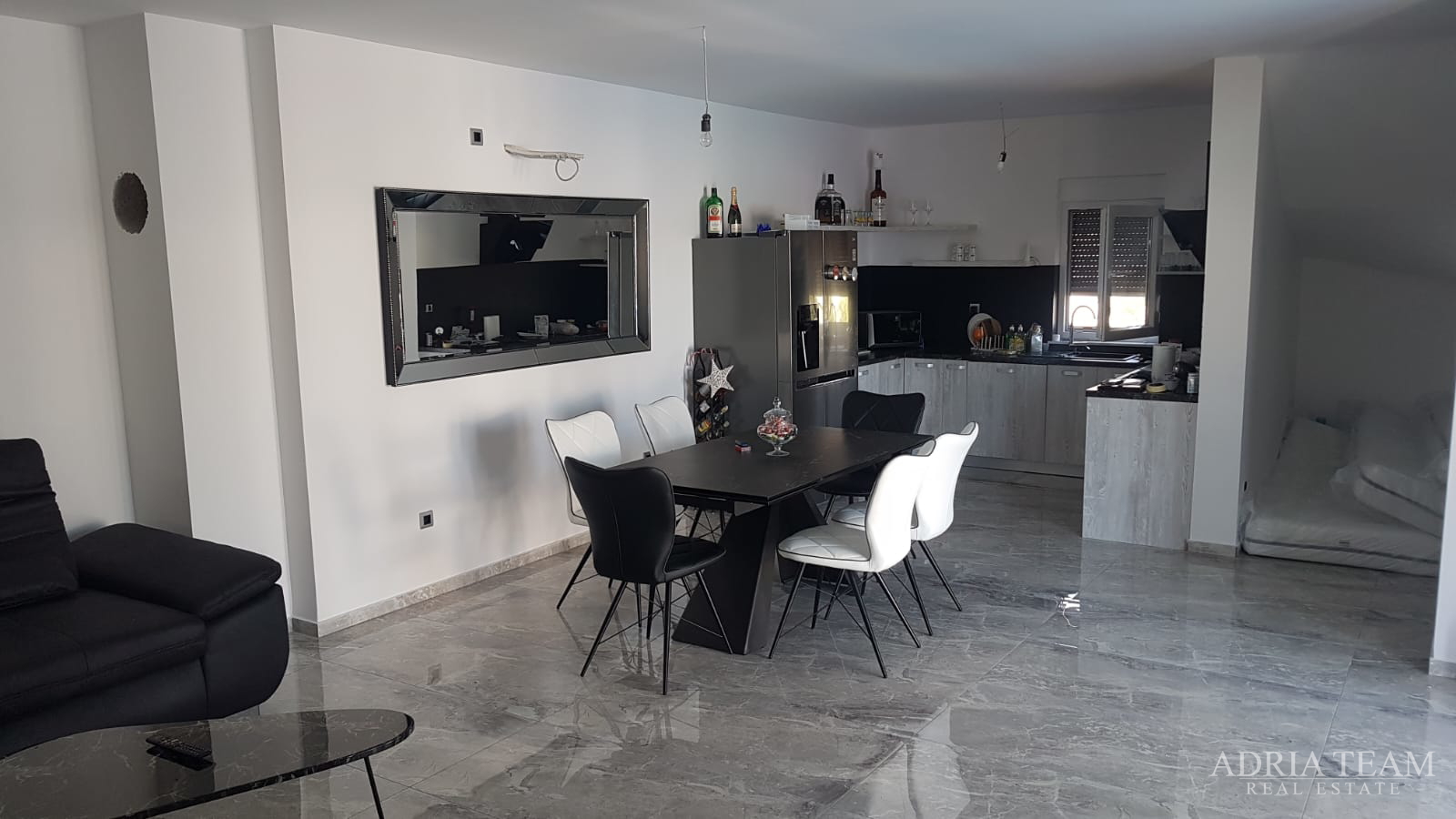 KUĆA S BAZENOM, MIRNA I TIHA POZICIJA, PAG - POVLJANA