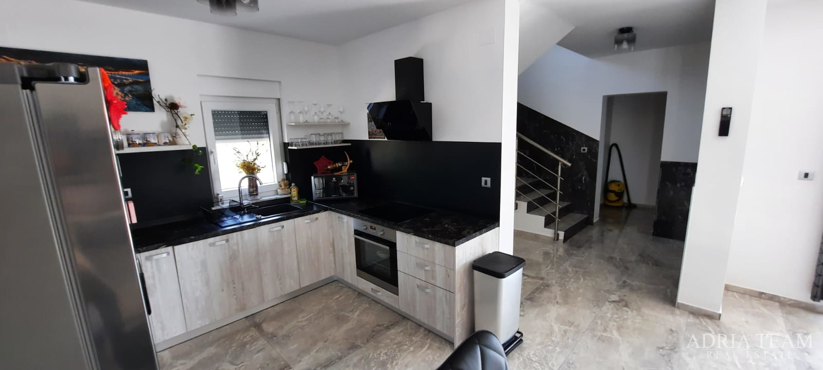 KUĆA S BAZENOM, MIRNA I TIHA POZICIJA, PAG - POVLJANA