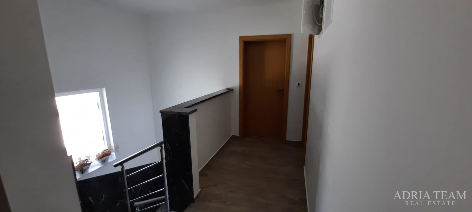 KUĆA S BAZENOM, MIRNA I TIHA POZICIJA, PAG - POVLJANA