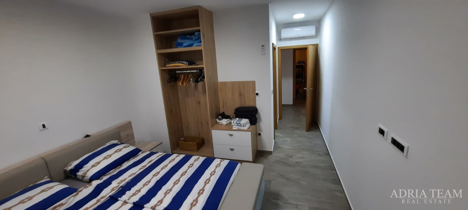 KUĆA S BAZENOM, MIRNA I TIHA POZICIJA, PAG - POVLJANA