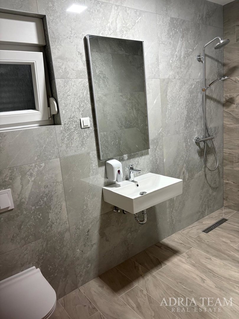 KUĆA S BAZENOM, MIRNA I TIHA POZICIJA, PAG - POVLJANA