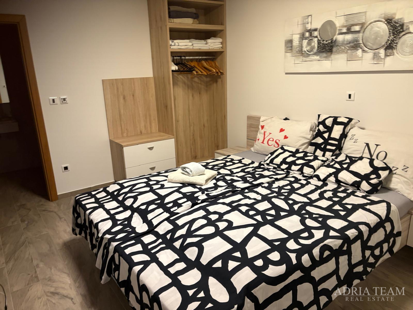 KUĆA S BAZENOM, MIRNA I TIHA POZICIJA, PAG - POVLJANA