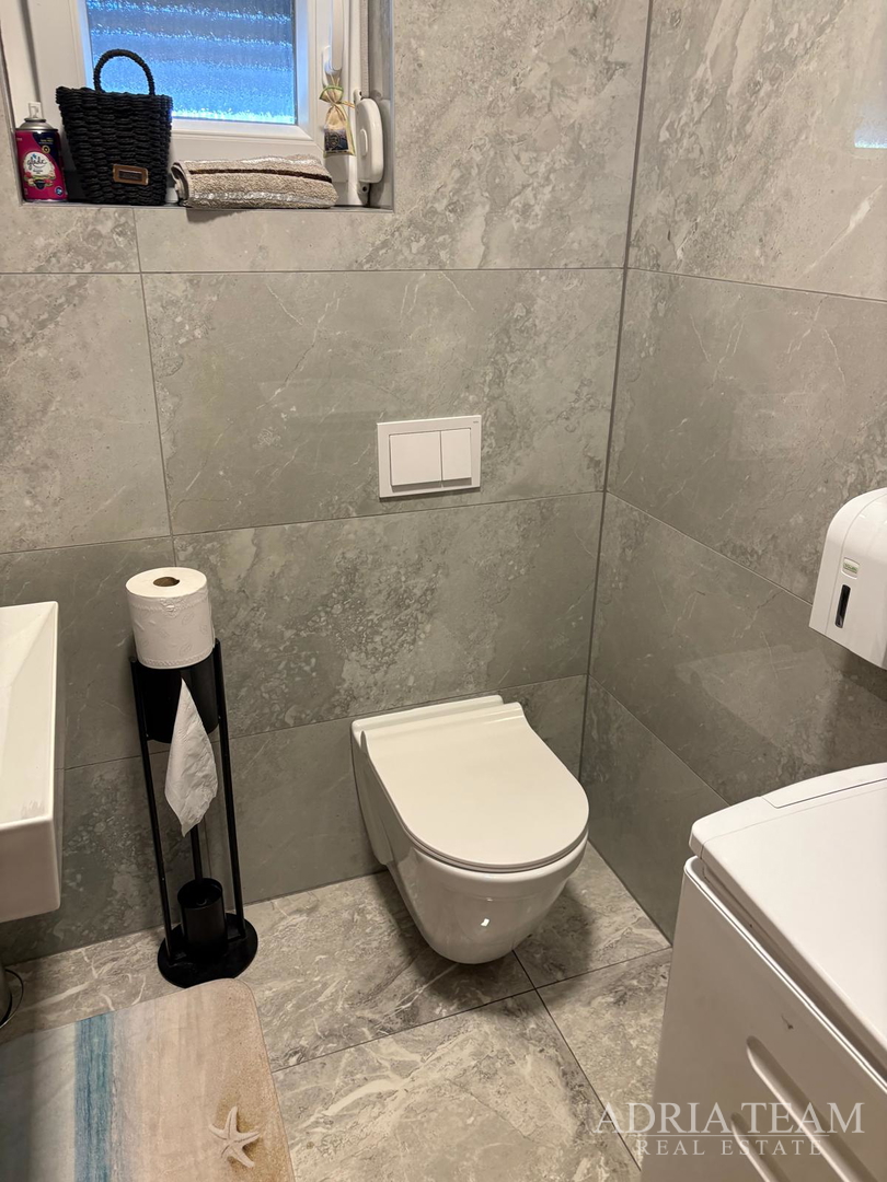 KUĆA S BAZENOM, MIRNA I TIHA POZICIJA, PAG - POVLJANA