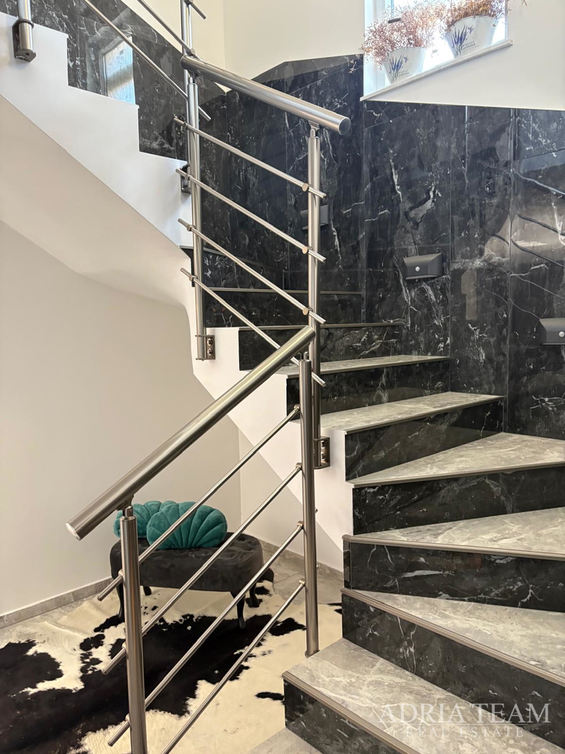 KUĆA S BAZENOM, MIRNA I TIHA POZICIJA, PAG - POVLJANA