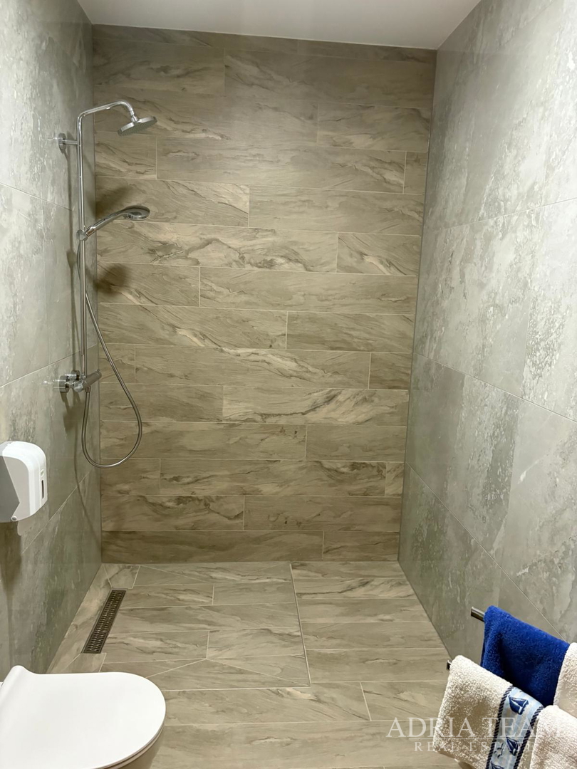 KUĆA S BAZENOM, MIRNA I TIHA POZICIJA, PAG - POVLJANA