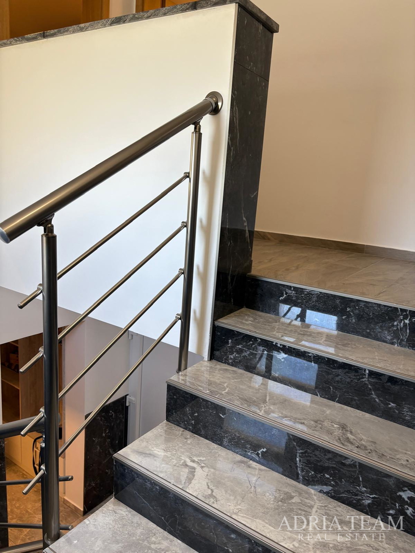 KUĆA S BAZENOM, MIRNA I TIHA POZICIJA, PAG - POVLJANA