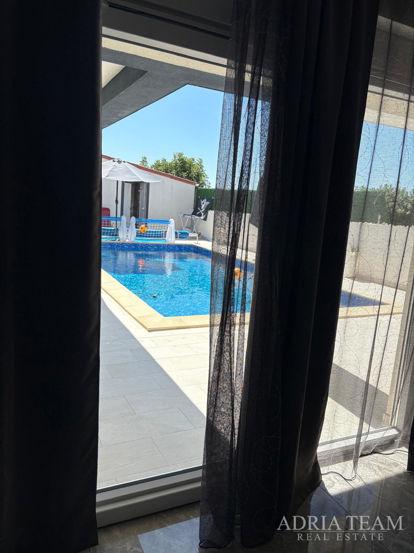 KUĆA S BAZENOM, MIRNA I TIHA POZICIJA, PAG - POVLJANA