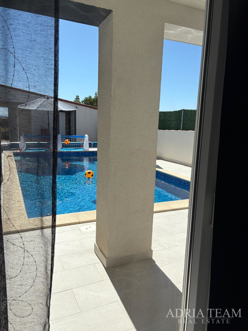 KUĆA S BAZENOM, MIRNA I TIHA POZICIJA, PAG - POVLJANA