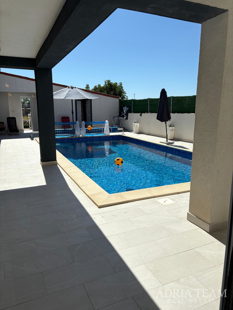 KUĆA S BAZENOM, MIRNA I TIHA POZICIJA, PAG - POVLJANA