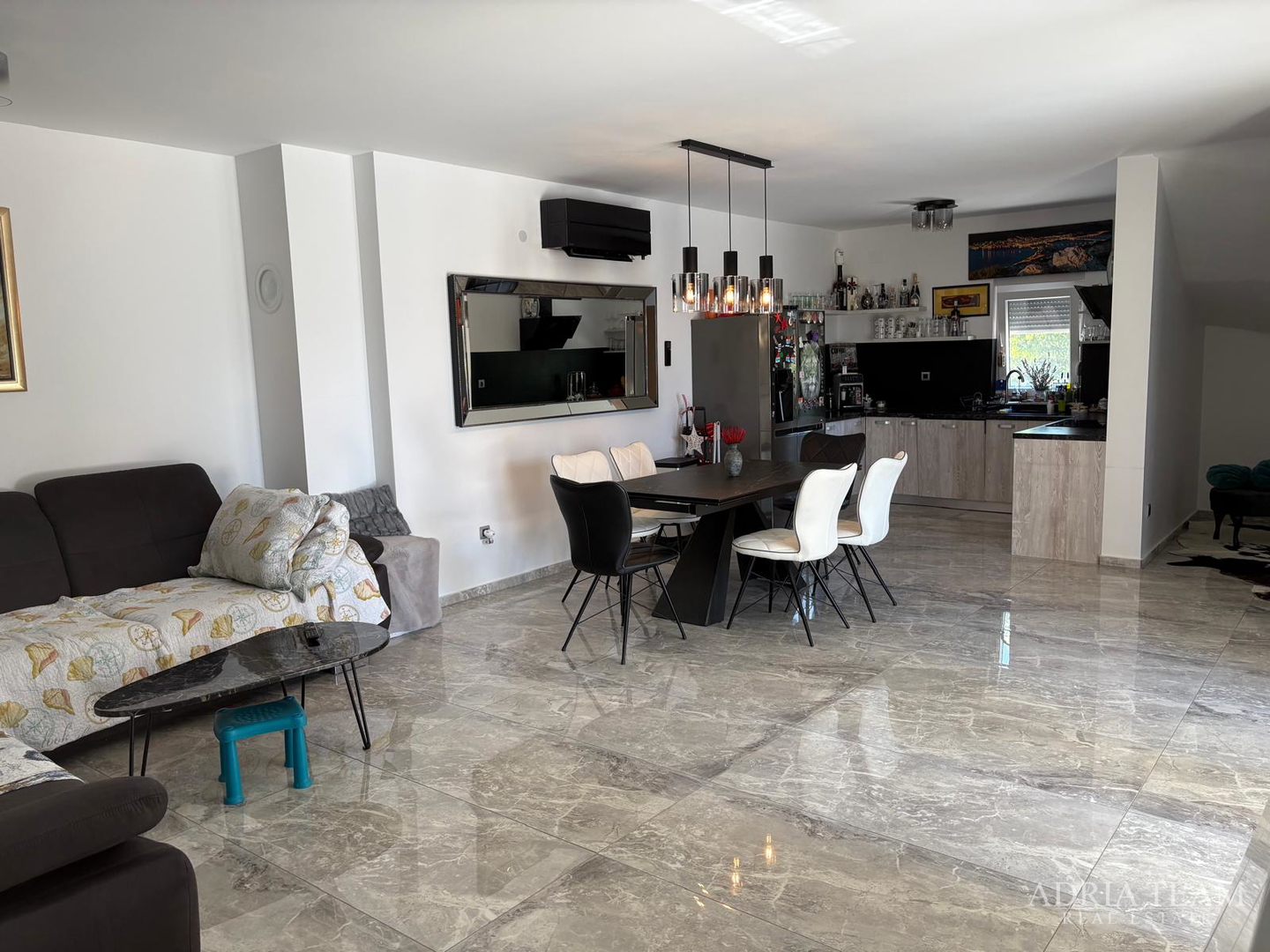 KUĆA S BAZENOM, MIRNA I TIHA POZICIJA, PAG - POVLJANA