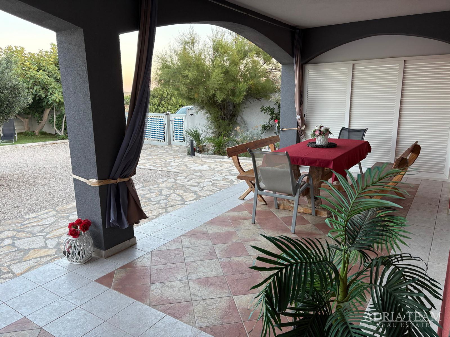 KUĆA S BAZENOM, TIHA I MIRNA POZICIJA, PAG - POVLJANA